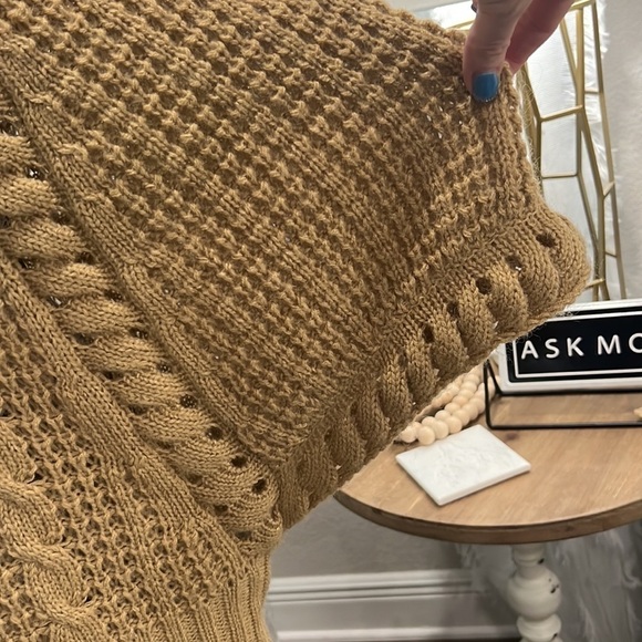 Ya Los Angeles Nuetral Poncho / Cape / Cloak - Picture 7 of 13